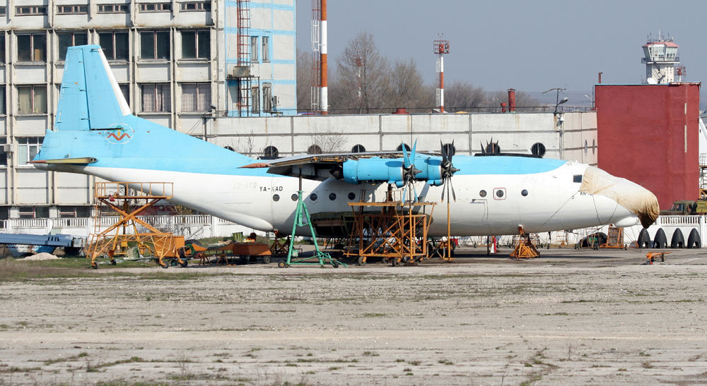 AN-12 Kabul Air YA-KAD Bild KIV-1033
